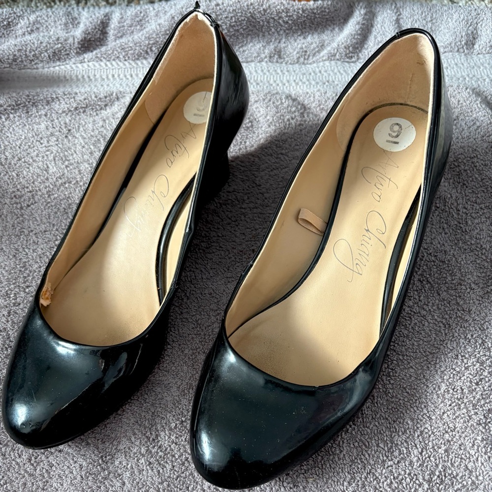 Arturo Chiang - Women’s (Sz 9) Black Patent Leather 2.5 Inch Wedge Dress Heels